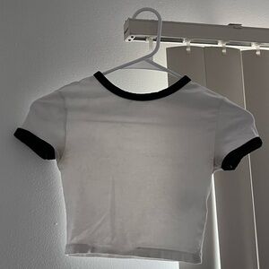 Basic white cropped shirt